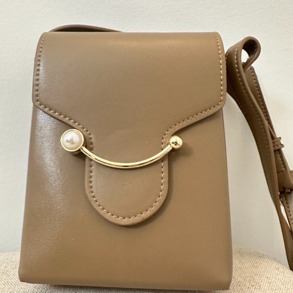 Elegant Tan Leather Small Shoulder Bag with Pearl Bead Slide Closure